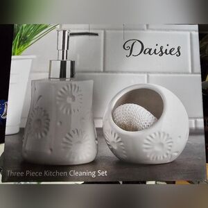 Daisies White Three Piece Kitchen Cleaning Set
